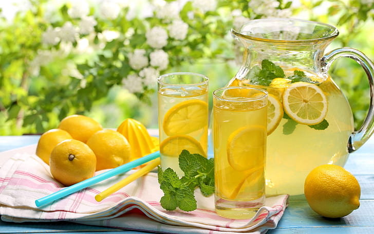 Lemon water to cleanse body